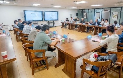 教育关爱行动支持教育部关工委在清华大学召开《一起读书，好少年》（第一季）专题片审定会暨第二季策划会