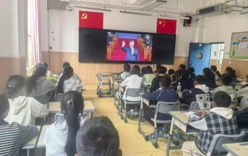 中国下一代教育基金会“电力爱心教室”公益项目（第六期）校园环境改造——图书和电子黑板捐赠活动圆满完成