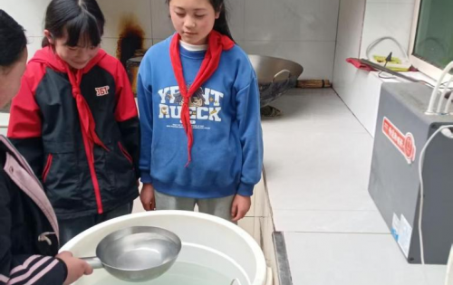 护航成长计划捐赠净水器滤芯 两千学子受益